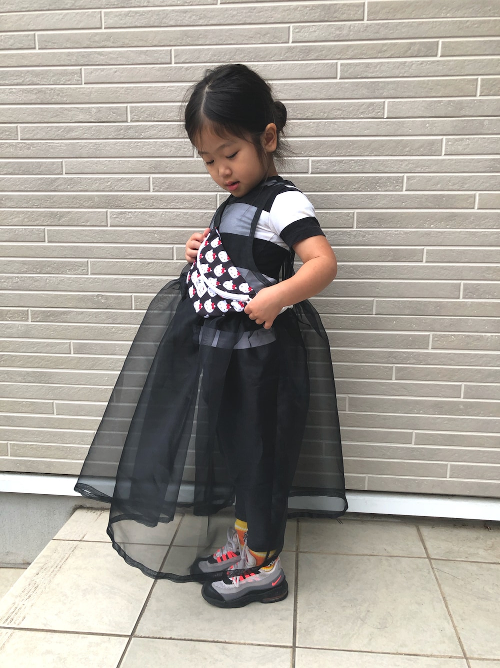 「ハンドメイド、キッズコーデ、キッズファッション、オーガンジー、オーガンジースカート、エアマックス、キティちゃん、プチプラ、ハンドメイド子供服、handmade、kikkingum」｜「無印良品のアイテム（Tシャツ/カットソー、ホワイト系）」を使った、kikkingumさん（キッズ・100cm）の春コーディネートの1枚目の写真