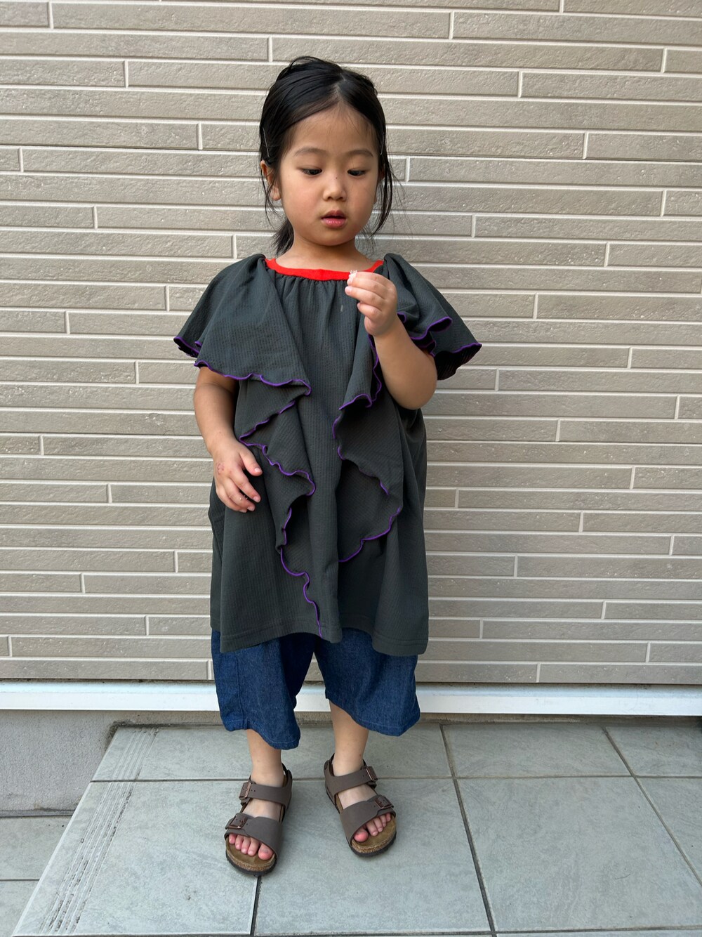 「キッズファッション、ビッグシルエット、夏コーデ、サンダル」｜「BIRKENSTOCKのBIRKENSTOCK NEW  YORK　　GK087783（サンダル、ブルー系）」を使った、kikkingumさん（キッズ・100cm）の夏コーディネートの1枚目の写真