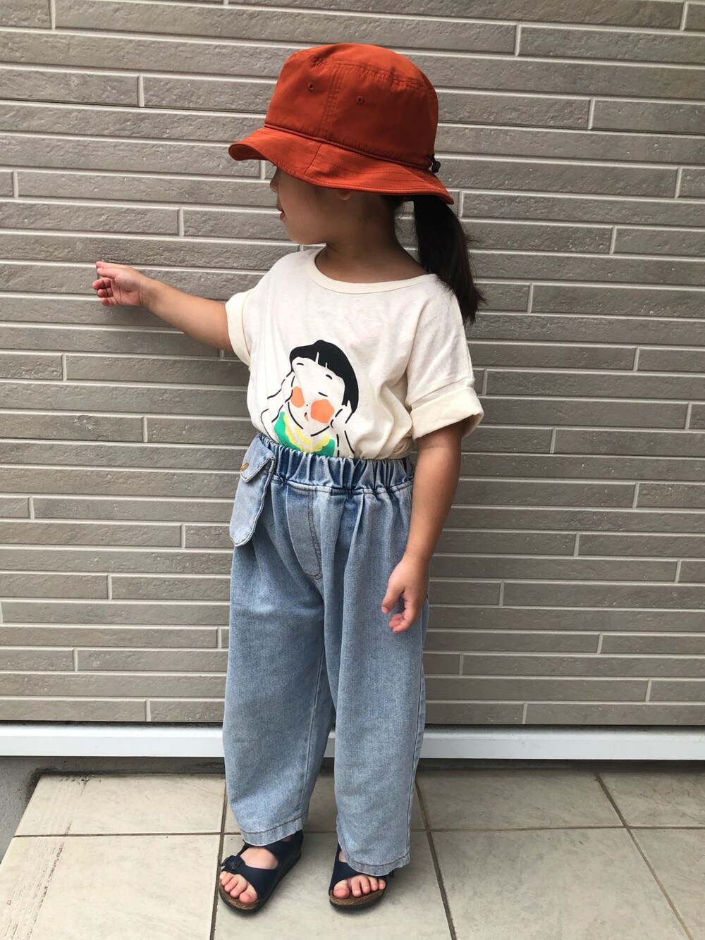「デニム、夏コーデ、プリントTシャツ」｜「無印良品のアイテム（ハット、オレンジ系）」を使った、kikkingumさん（キッズ・100cm）の夏コーディネートの1枚目の写真