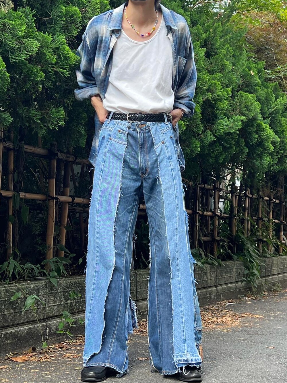 「夏コーデ、デニム、タンクトップ、シャツ、お洒落さんとつながりたい、ワイドパンツ、古着、夏、デニムパンツ」｜「REMAKE ITEMのアイテム（デニムパンツ、ブルー系）」を使った、しょうゆさん（メンズ・180cm）の夏コーディネートの1枚目の写真