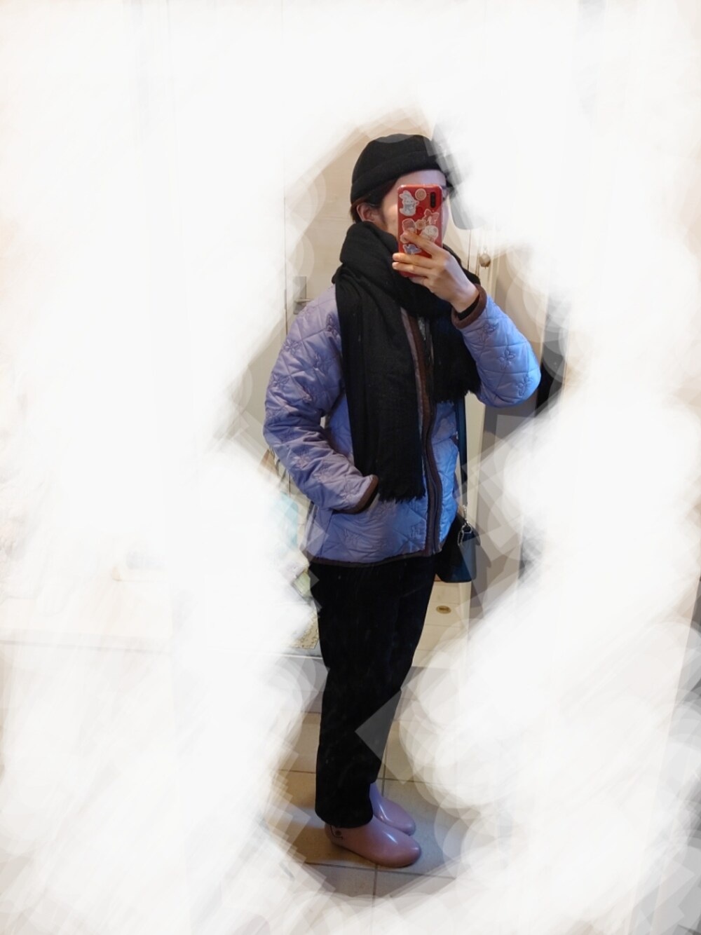 「あったかコーデ、UNIQLO、LAVENHAM、キルティングジャケット、コーデュロイパンツ、レインブーツ、マフラーぐるぐる」｜「BEAMS HEARTのBEAMS HEART / コード ロールキャップ（キャップ、ブラック系）」を使った、🌿rururu🫧さん（レディース・160cm）の冬コーディネートの1枚目の写真
