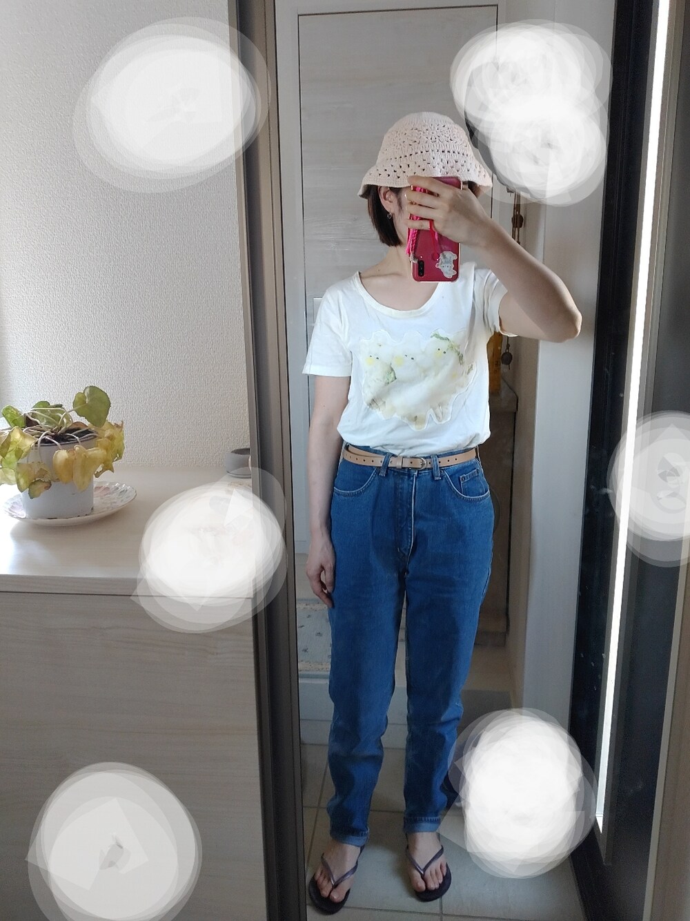 「休日コーデ、リラックススタイル、初夏コーデ、Tシャツ、デニム、デニムっていいよね」｜「YOiM furfurのJUNKO MOTOYAMA MAKING DOLL PRINT PL U-NECK（Tシャツ/カットソー、ホワイト系）」を使った、🌿rururu🫧さん（レディース・160cm）の春コーディネートの1枚目の写真