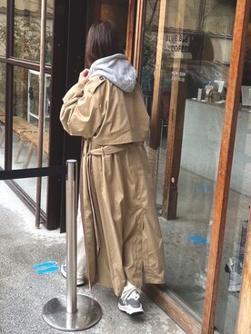 「ホワイトデニム」｜「アイテム（ステンカラーコート）」を使った、kuririnさん（レディース・159cm）の春コーディネート