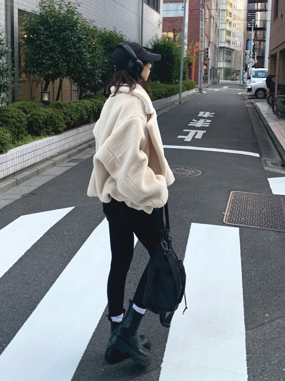 「スウェット、ジャケット、キャップ、ボア、冬コーデ、NEW ERA、スポーツミックス、オトナカジュアル、韓国ファッション、corners」｜「NEW ERAのニューエラ キャップ カジュアルクラシック MLB（キャップ、ブラック系）」を使った、kuririnさん（レディース・159cm）の冬コーディネートの1枚目の写真