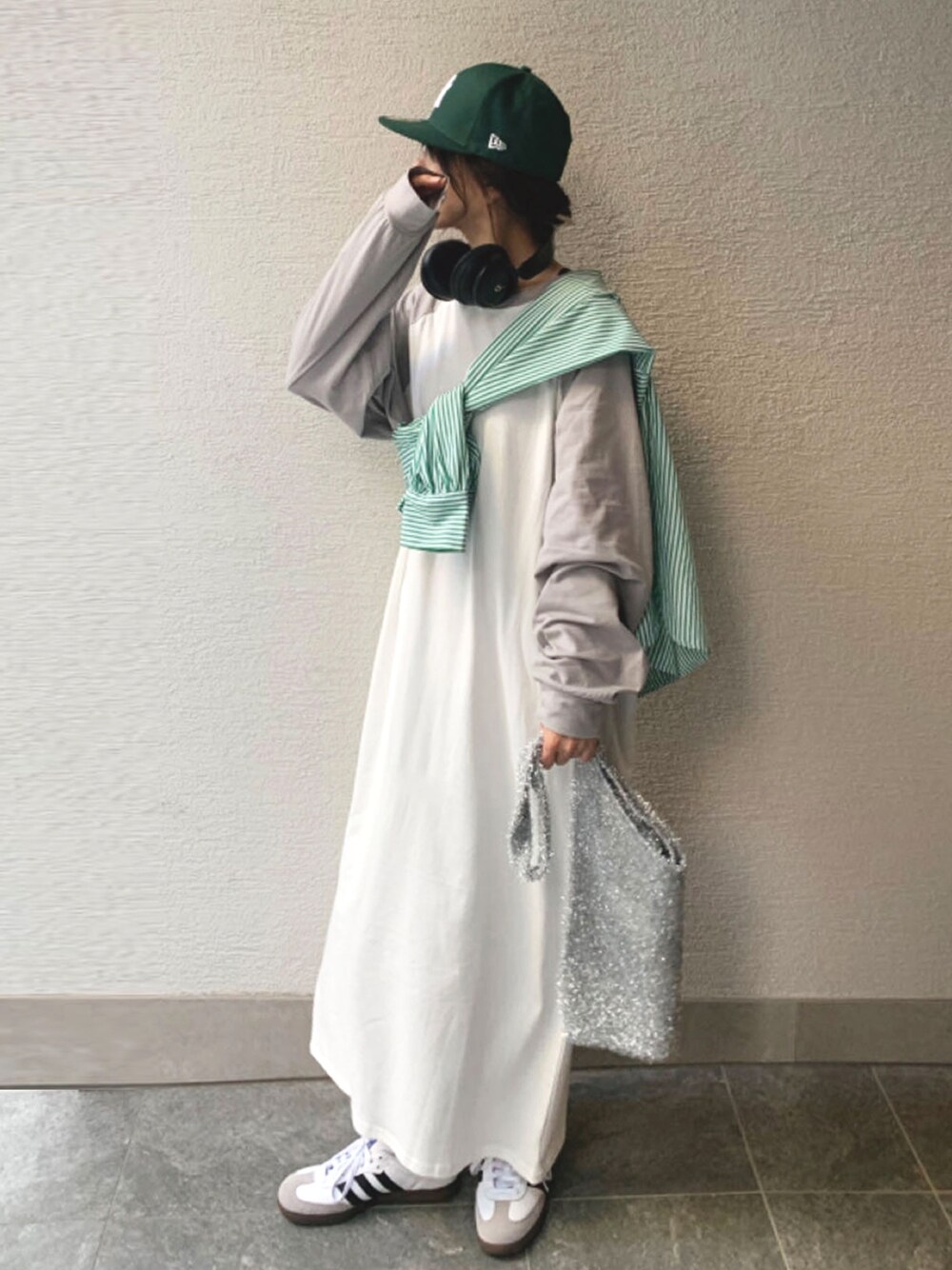 「スニーカー、ワンピース、キャップ、ストライプシャツ、ラフ、春コーデ、カジュアルコーデ、ラクチンコーデ、corners、24ssトレンド」｜「instagramフォローお願いします。のinstagramフォローおねがいします。（その他、ホワイト系）」を使った、kuririnさん（レディース・159cm）の冬コーディネートの1枚目の写真