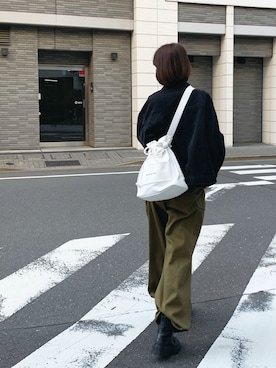 「CORNERS（コーナーズ）のサスペンダー付きカーゴパンツ（カーゴパンツ）」を使った、kuririnさん（レディース・159cm）の春コーディネート