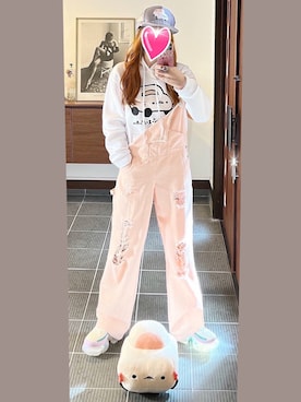 「ウーパールーパースーパーカーパーカーのもちもち走るーー♬ウーパールーパースーパーカーパーカー🙆‍♀️💕（パーカー、ホワイト系）」を使った、致し方なく課金さん（レディース・157cm）の冬コーディネート