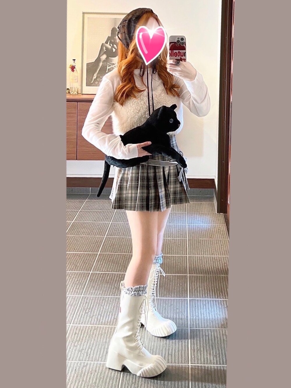 ブーツを使った「チェックミニスカート」の人気ファッション