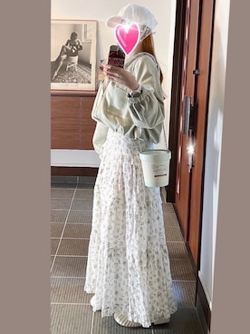 「GRANDEDGE（グランドエッジ）のサテンキャップ（キャップ、ホワイト系）」を使った、致し方なく課金さん（レディース・157cm）の春コーディネート