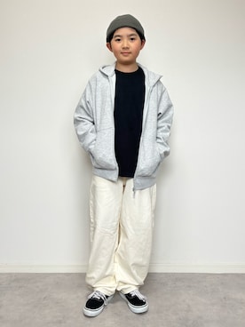 「UNIQLO（ユニクロ）のアイテム（Tシャツ/カットソー、ブラック系）」を使った、M&Kさん（キッズ・142cm）の春コーディネート