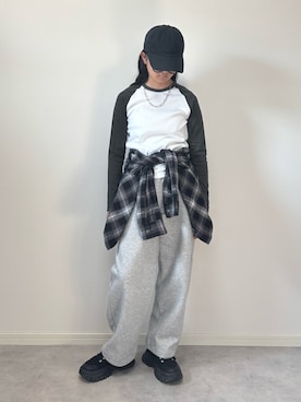 「アイテム（スウェットパンツ）」を使った、M&Kさん（レディース・154cm）の秋コーディネート