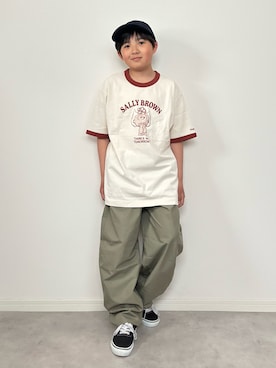 「UNIQLO（ユニクロ）のアイテム（Tシャツ/カットソー、ホワイト系）」を使った、M&Kさん（キッズ・142cm）の春コーディネート