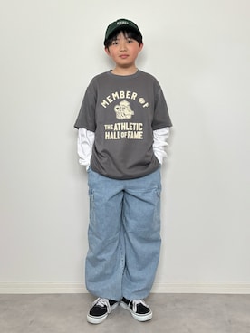 「UNIQLO（ユニクロ）のアイテム（Tシャツ/カットソー、グレー系）」を使った、M&Kさん（キッズ・142cm）の春コーディネート