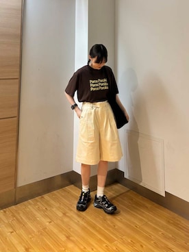 「シアートップス」｜「アイテム（Tシャツ/カットソー、ブラウン系）」を使った、りなさん（レディース・156cm）の夏コーディネート