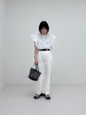 「URBAN RESEARCH（アーバンリサーチ）の『3サイズ展開』綿麻デニムストレートパンツ（デニムパンツ、ホワイト系）」を使った、Rさん（レディース・156cm）の春コーディネート