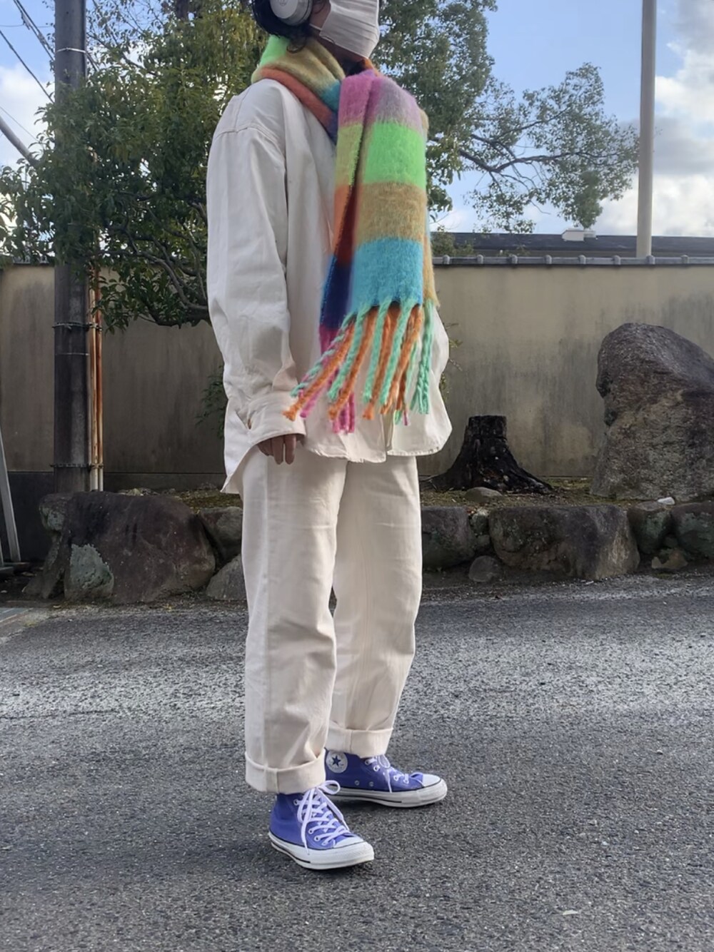 「春服みてみて、オトナカジュアル、春、おしゃれさんと繋がりたい、春アウター、ゆるコーデ、休日コーデ、ootd、ラフ、カジュアルコーデ、パステル映える春、コンバース、shein、ワントーンコーデ、ホワイト」｜「CONVERSE ALL STARのアイテム（スニーカー、パープル系）」を使った、rnalさん（レディース・158cm）の春コーディネートの1枚目の写真
