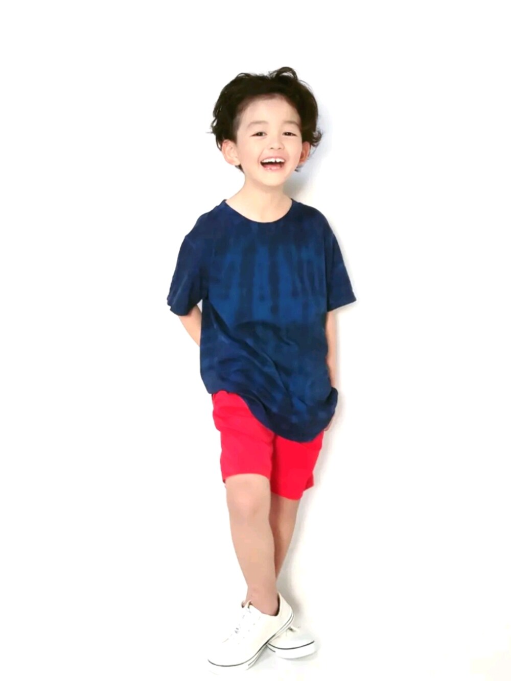 「タイダイ柄、夏コーデ、ロングワンピース、夏だ！Tシャツ着よう！、Tシャツ、キッズコーデ、キッズファッション、男の子、ハーフパンツ、summer」｜「@tiedye10020403のアイテム（Tシャツ/カットソー、ブルー系）」を使った、apipi0911さん（キッズ・120cm）の夏コーディネートの1枚目の写真