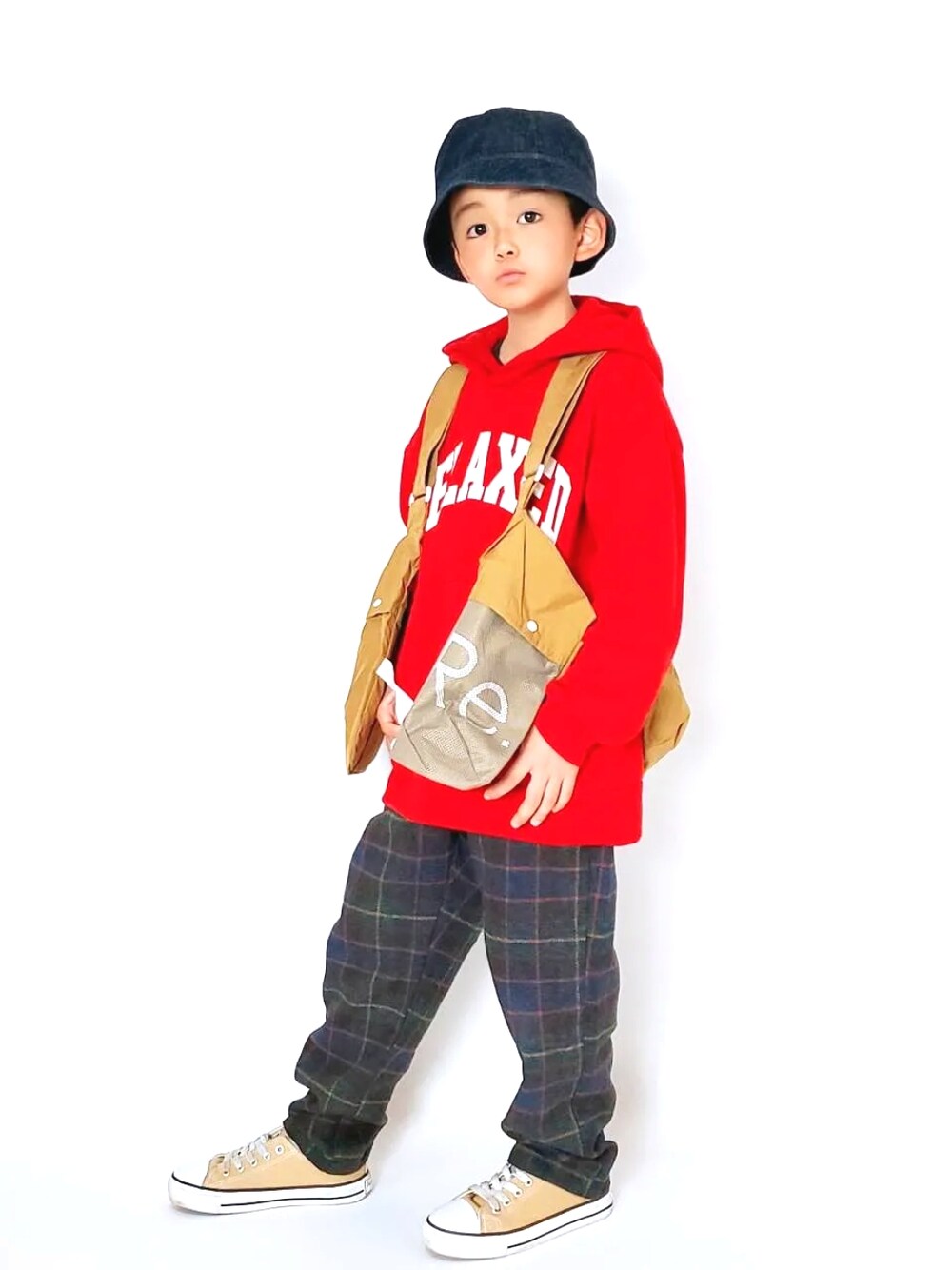 「キッズコーデ、男の子、チェック、ストリートコーデ、バケットハット、パーカー、GU、ベスト」｜「no brandのアイテム（ハット、ブルー系）」を使った、apipi0911さん（キッズ・120cm）の春コーディネートの1枚目の写真
