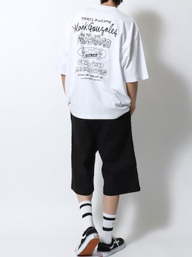 「Mark Gonzales（マーク・ゴンザレス）の2026SS新柄追加 MARK GONZALES ARTWORK COLLECTION/マークゴンザレス 別注 ワンポイント刺繍 バックプリント オーバーサイズ 半袖Tシャツ レディース メンズ（Tシャツ/カットソー、ホワイト系）」を使った、SITRYさん（メンズ・181cm）の夏コーディネート