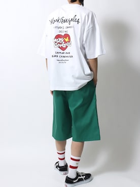 「Mark Gonzales（マーク・ゴンザレス）の2026SS新柄追加 MARK GONZALES ARTWORK COLLECTION/マークゴンザレス 別注 ワンポイント刺繍 バックプリント オーバーサイズ 半袖Tシャツ レディース メンズ（Tシャツ/カットソー、ホワイト系）」を使った、SITRYさん（メンズ・181cm）の夏コーディネート