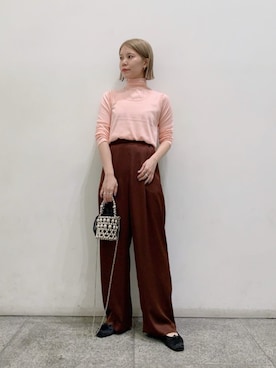 「サテンパンツ」｜「アイテム（ピンク系）」を使った、N. STAFFさん（レディース・156cm）の秋コーディネート