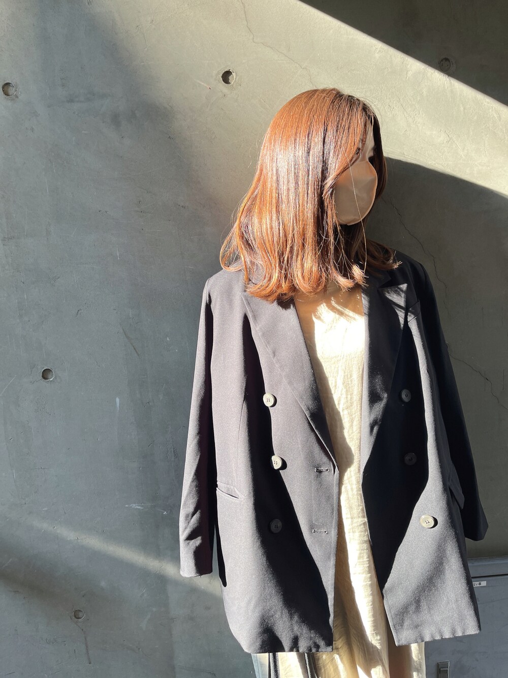 「シンプル、オトナカジュアル、オトナ女子、キレイめ、ブラックコーデ、モノトーン、ジャケット、秋のコーデ、休日スタイル、大人カジュアル」｜「A part byのLiRyスクエアパフワンピース　 952751（ワンピース、ベージュ系）」を使った、ayaさん（レディース・170cm）の夏コーディネートの1枚目の写真