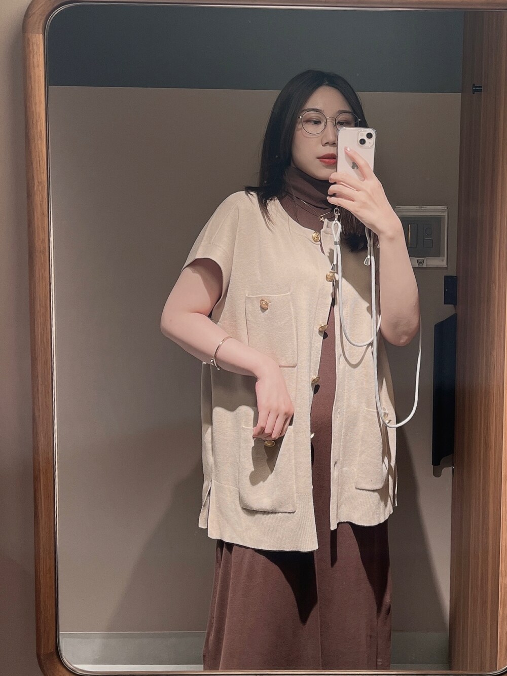 「カジュアルコーデ、オトナカワイイ、きれいめカジュアル、ベージュ、ブラウン、ZARA、高身長女子、ニットワンピース、大人カジュアル、大人コーデ」｜「COCO DEALのアイテム（ニット/セーター、ベージュ系）」を使った、ayaさん（レディース・170cm）の夏コーディネートの1枚目の写真