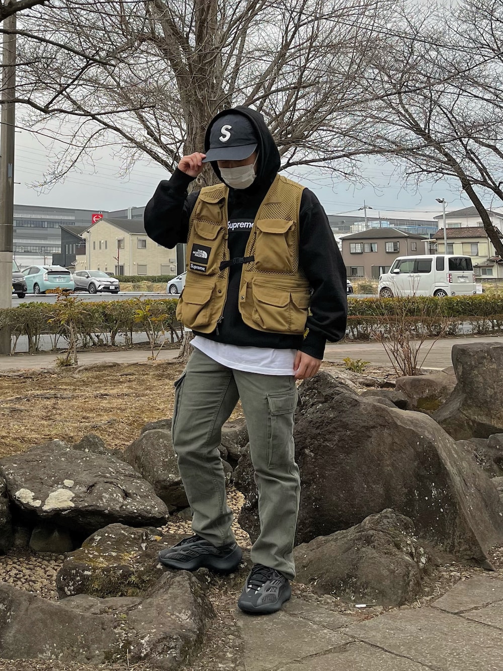 THE NORTH FACEのベストを使った「ストリートコーデ」の人気