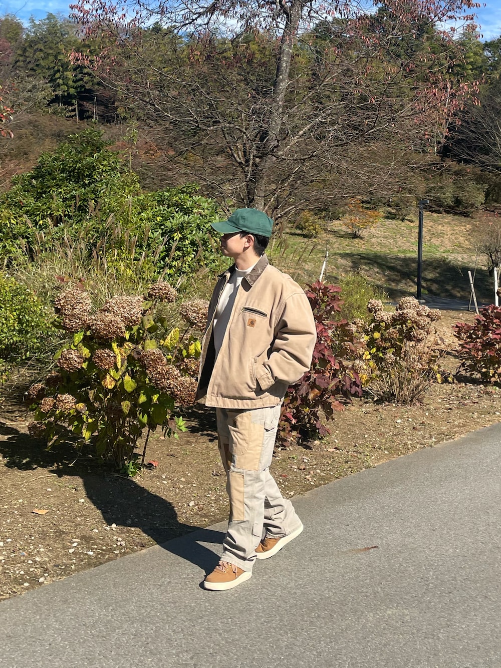 「NIKE、carhartt、エアフォースワン、デトロイトジャケット、ワークパンツ、ワークスタイル、ブラウン、ワントーン、スニーカーコーデ、ストリート、ストリートコーデ、低身長、低身長コーデ、古着MIX、古着コーデ」｜「Carharttの【ヴィンテージ古着】Carhartt/カーハート ダック デトロイトジャケット ブランケットライナー USA製（ブルゾン、ブラウン系）」を使った、ゆうたさん（メンズ・160cm）の秋コーディネートの1枚目の写真
