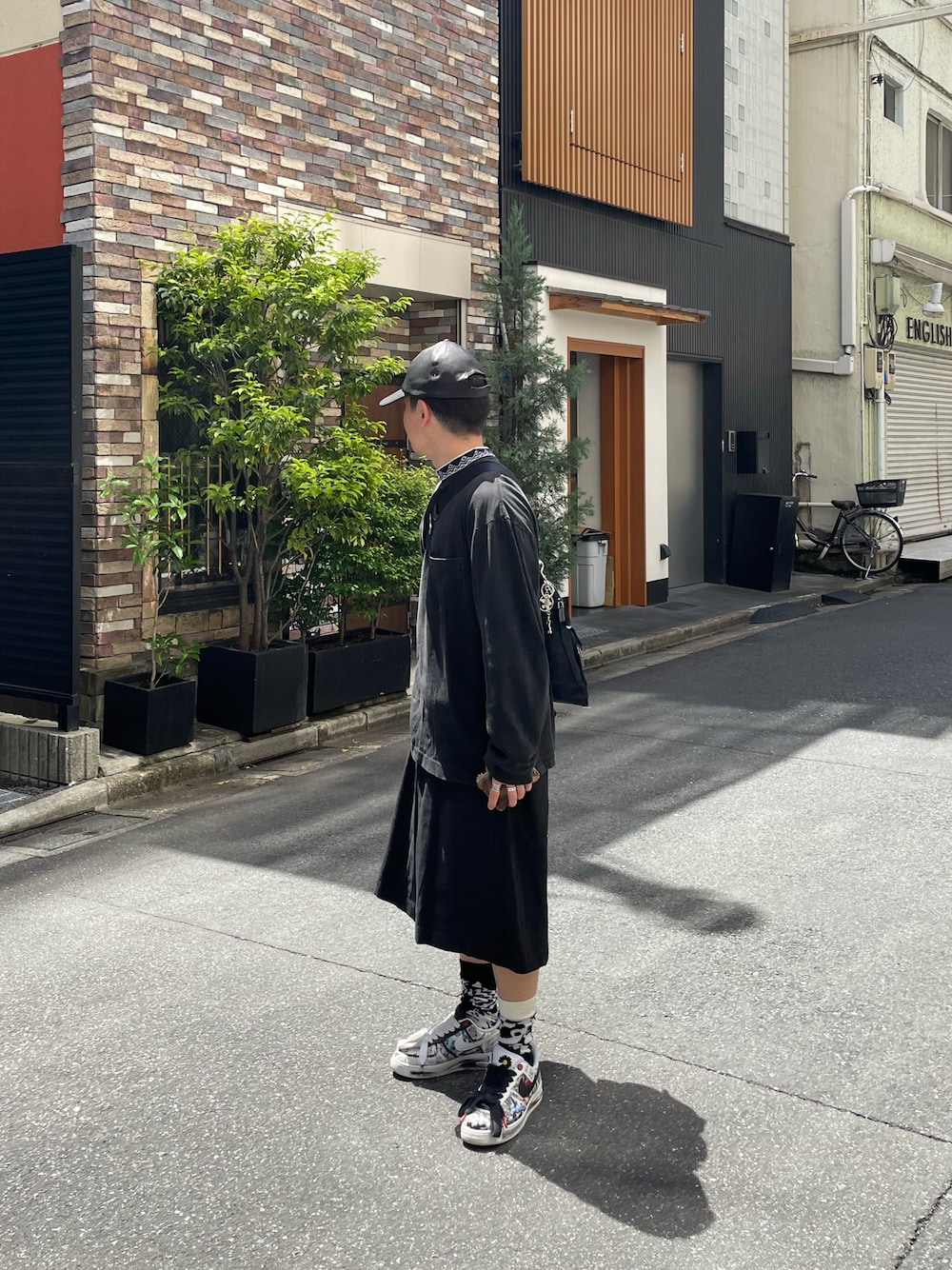 「stussy、ナイキ、エアフォースワン、ブラックコーデ、ショートパンツ、レザーキャップ、ブラック、低身長、低身長コーデ、古着、モノトーンコーデ、夏コーデ、ロンT、お出かけコーデ、ゆるコーデ」｜「STUSSYのJacquarded Mock Neck Crew（Tシャツ/カットソー、ブラック系）」を使った、ゆうたさん（メンズ・160cm）の春コーディネートの1枚目の写真