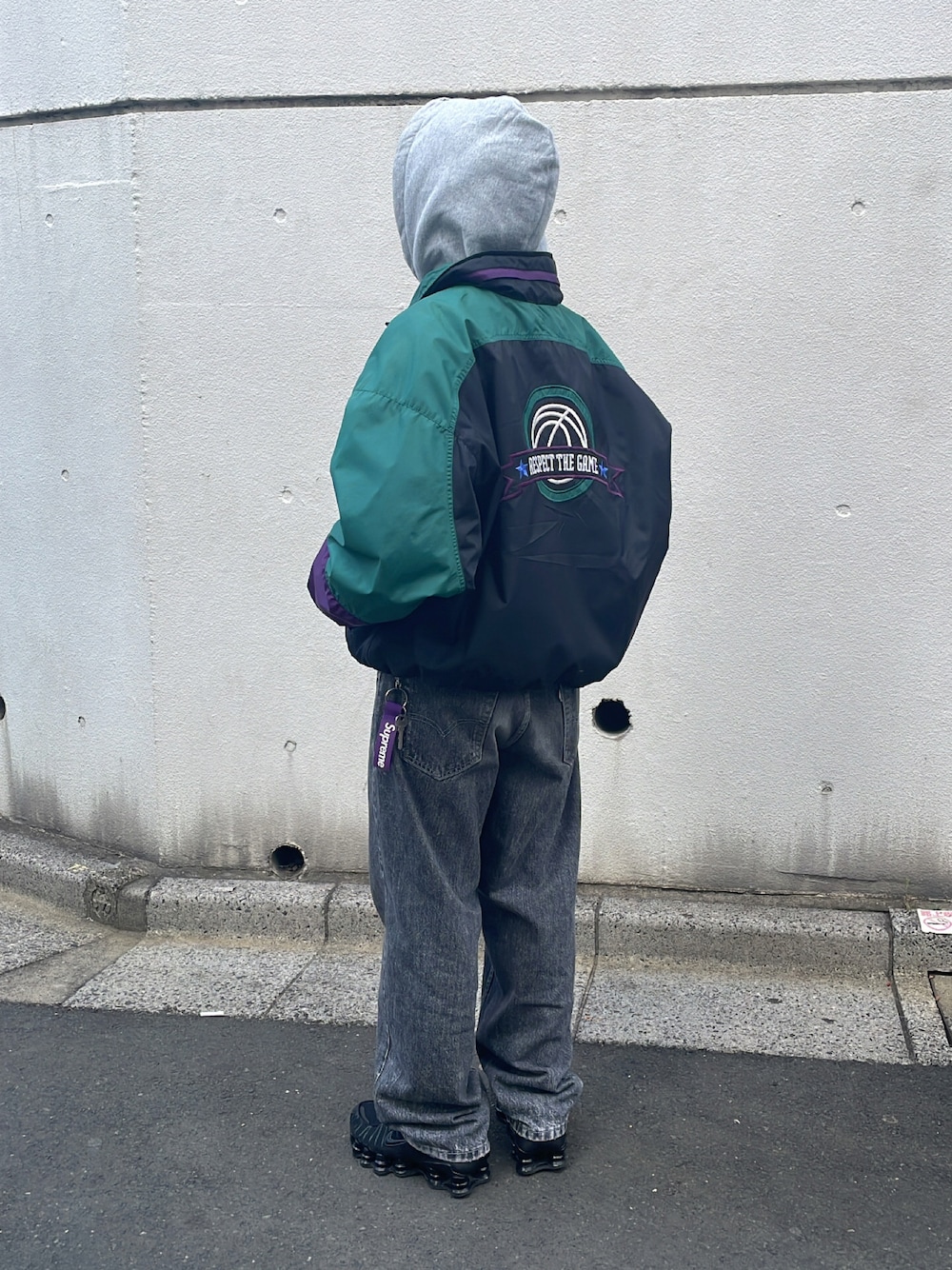 「NIKE、Levi's、GU、SHOX、シルバータブ、ナイロンジャケット、ストリート、ストリートコーデ、ストリートMIX、古着、古着MIX、古着コーデ、低身長、低身長コーデ」｜「NIKEのアイテム（ナイロンジャケット、グリーン系）」を使った、ゆうたさん（骨格ストレート・メンズ・160cm）の冬コーディネートの1枚目の写真