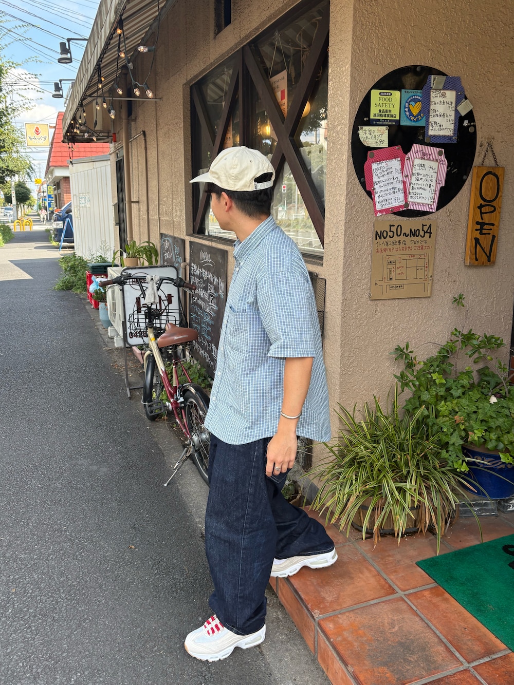 「キャップ、NIKE、airmax95、airmax、シルバータブ、Levi's、アメカジ、アメカジコーデ、ストリート、チェックシャツ、シアサッカー、ストリートMIX、ブルーコーデ、シャツコーデ、古着MIX」｜「Levi'sの＜Levis＞ SILVERTAB カーペンターデニム（デニムパンツ、ブルー系）」を使った、ゆうたさん（メンズ・160cm）の秋コーディネートの1枚目の写真