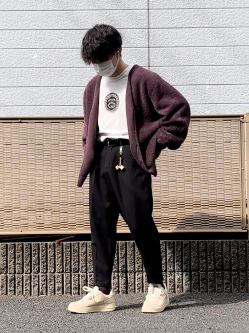 「カーディガン、モノトーン、モノトーンコーデ、スラックス、airforce1、エアフォースワン、オトナカジュアル、stussy、ストリートMIX、ストリート、春コーデ、低身長コーデ、ワイドパンツ、きれいめカジュアル、パープル」｜「STUSSYのShaggy Cardigan（カーディガン/ボレロ、パープル系）」を使った、ゆうたさん（メンズ・160cm）の春コーディネートの1枚目の写真