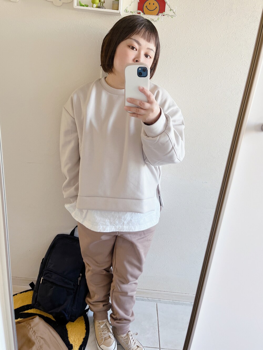 「ワントーンコーデ、秋服、スウェットパンツ、ベージュ、試合観戦コーデ、防寒、プチプラ、GU、ユニクロ、お洒落さんとつながりたい、ootd、ママコーデ、低身長、レイヤードスタイル、スウェット」｜「GUのアイテム（トップス、ホワイト系）」を使った、ゆうき◡̈⋆さん（レディース・150cm）の秋コーディネートの1枚目の写真