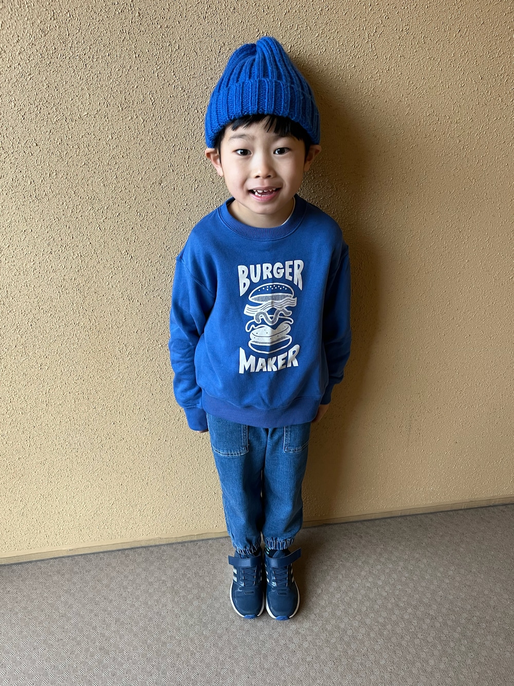 「私の推しブランド、ユニクロ、ブルー、ブルーコーデ、デニム、ジョガーパンツ、スウェット、おしゃれさんと繋がりたい、男の子コーデ、小学生、プチプラ、7歳、春コーデ、新作、ワントーンコーデ」｜「GUのアイテム（帽子、ブルー系）」を使った、ゆうき◡̈⋆さん（キッズ・110cm）の冬コーディネートの1枚目の写真