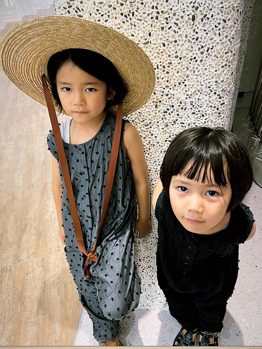 「夏コーデ、男の子、キッズコーデ、おそろいコーデ、つぶつぶ」｜「frankygrowのアイテム（オールインワン・サロペット、ブラック系）」を使った、puuuuton11さん（キッズ・100cm）の夏コーディネートの1枚目の写真