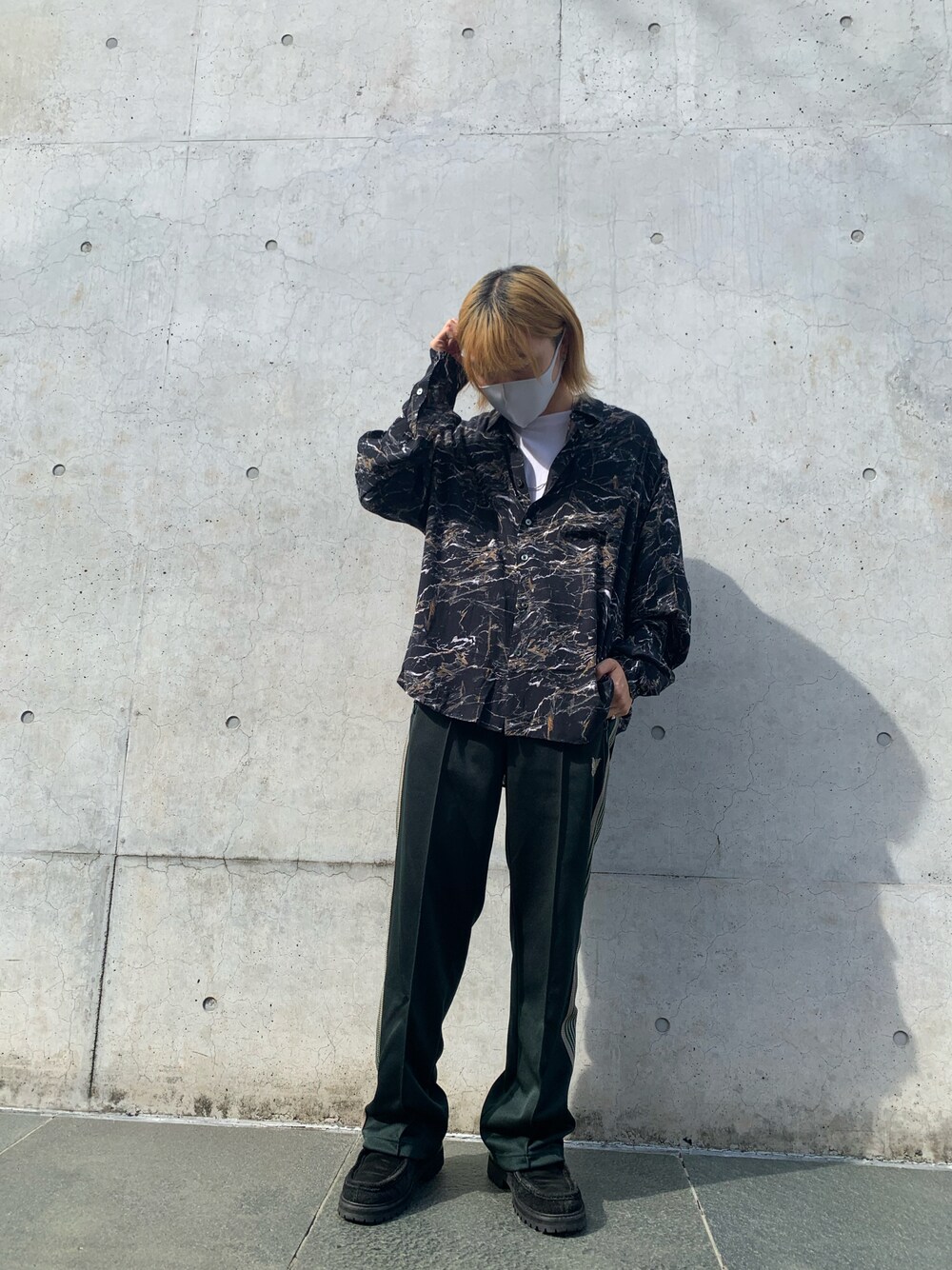 「シンプル、ストリート、シャツコーデ、おしゃれさんと繋がりたい、韓国ファッション、いいね、save、フォローお願いします🤑、ブラック、柄シャツ」｜「DANKE SCHONのアイテム（シャツ/ブラウス、ブラック系）」を使った、keitaさん（メンズ・170cm）の夏コーディネートの1枚目の写真