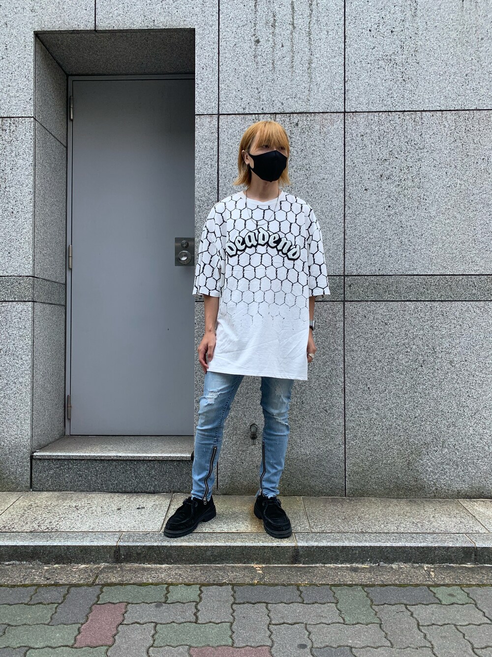 「ブラック、オーバーサイズ、大人カジュアル、ootd、スキニーデニム、白Tシャツ、夏の和物語」｜「DANKE SCHONのDankeSchon/ダンケシェーン/FENCE T/フェンスグラフィックTシャツ（Tシャツ/カットソー、ホワイト系）」を使った、keitaさん（メンズ・170cm）の夏コーディネートの1枚目の写真
