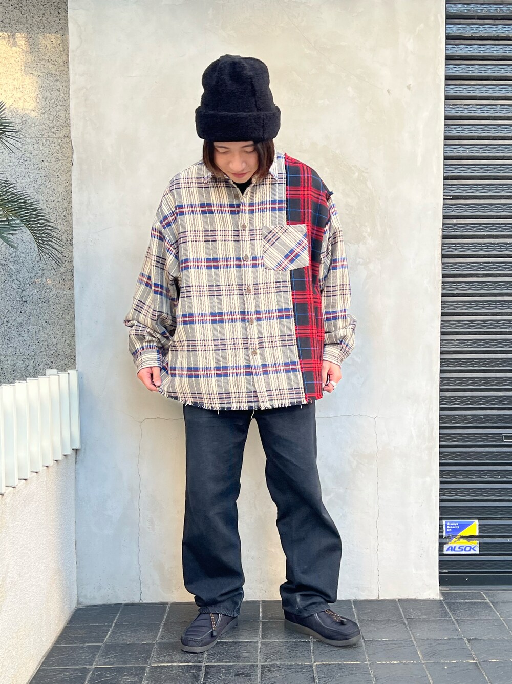 「休日コーデ、春コーデ、シャツコーデ、シンプルスタイル、チエックシャツ、おしゃれさんと繋がりたい、いいね、save、フォローお願いします🤑、私の推しブランド」｜「DANKE SCHONのDankeSchon/ダンケシェーン/CUT OFF CHECK SHIRTS（シャツ/ブラウス、ホワイト系）」を使った、keitaさん（メンズ・170cm）の冬コーディネートの1枚目の写真