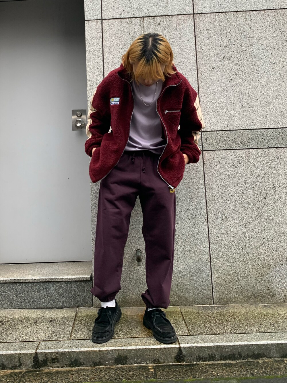 その他のTシャツ/カットソーを着用したメンズの秋コーディネートの1枚目の写真