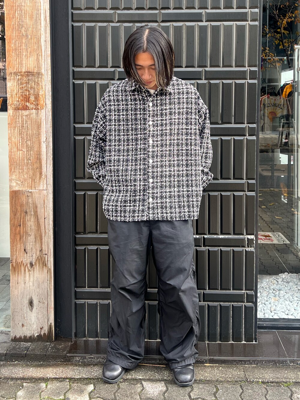 「シンプルコーデ」｜「DANKE SCHONのDankeSchon/ダンケシェーン/PREMIUN TWEED OVERSIZE SHIRTS/ツイードオーバーサイズシャツ（シャツ/ブラウス、ブラック系）」を使った、keitaさん（メンズ・170cm）の冬コーディネートの1枚目の写真