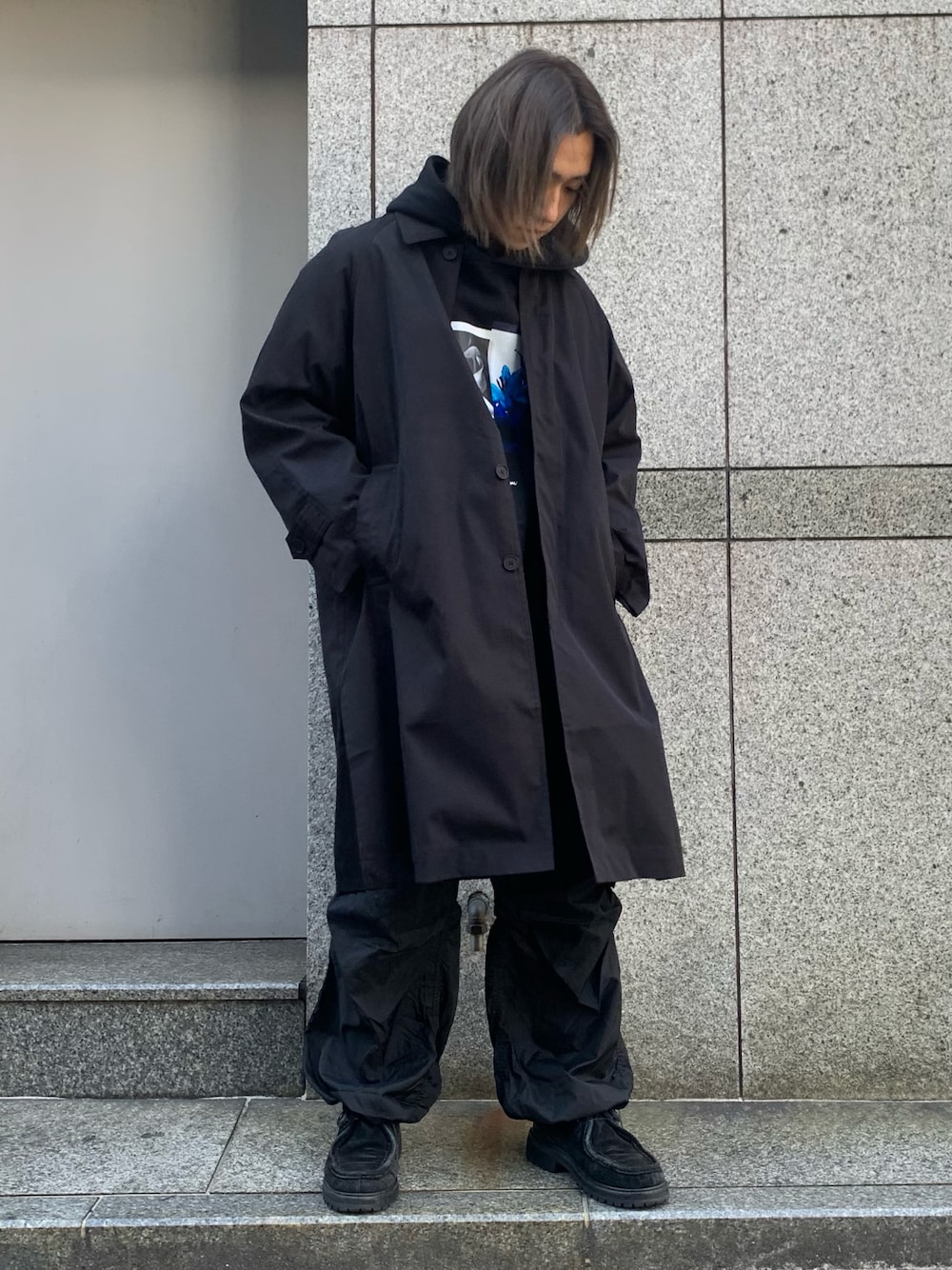 「ビッグシルエット、ブラック、パーカー、黒、大人カジュアル、ootd、低身長、メンズコーデ、いいね、save、フォローお願いします🤑」｜「A4AのA4A/エーフォーエー/グラフィックプリントプルオーバーパーカー/LILY Hoodie（パーカー、ブラック系）」を使った、keitaさん（メンズ・170cm）の冬コーディネートの1枚目の写真