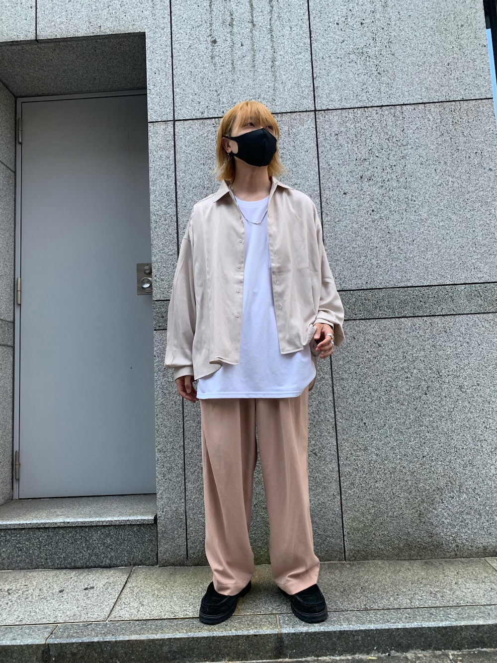 「ベージュ、オーバーサイズ、ワイドパンツ、アースカラー、ラフ、ootd、シンプルコーデ、夏コーデ、今日のコーデ、夏の和物語」｜「DANKE SCHONのDankeSchon/ダンケシェーン/TRオープンカラーロングスリーブシャツ（シャツ/ブラウス、ベージュ系）」を使った、keitaさん（メンズ・170cm）の夏コーディネートの1枚目の写真