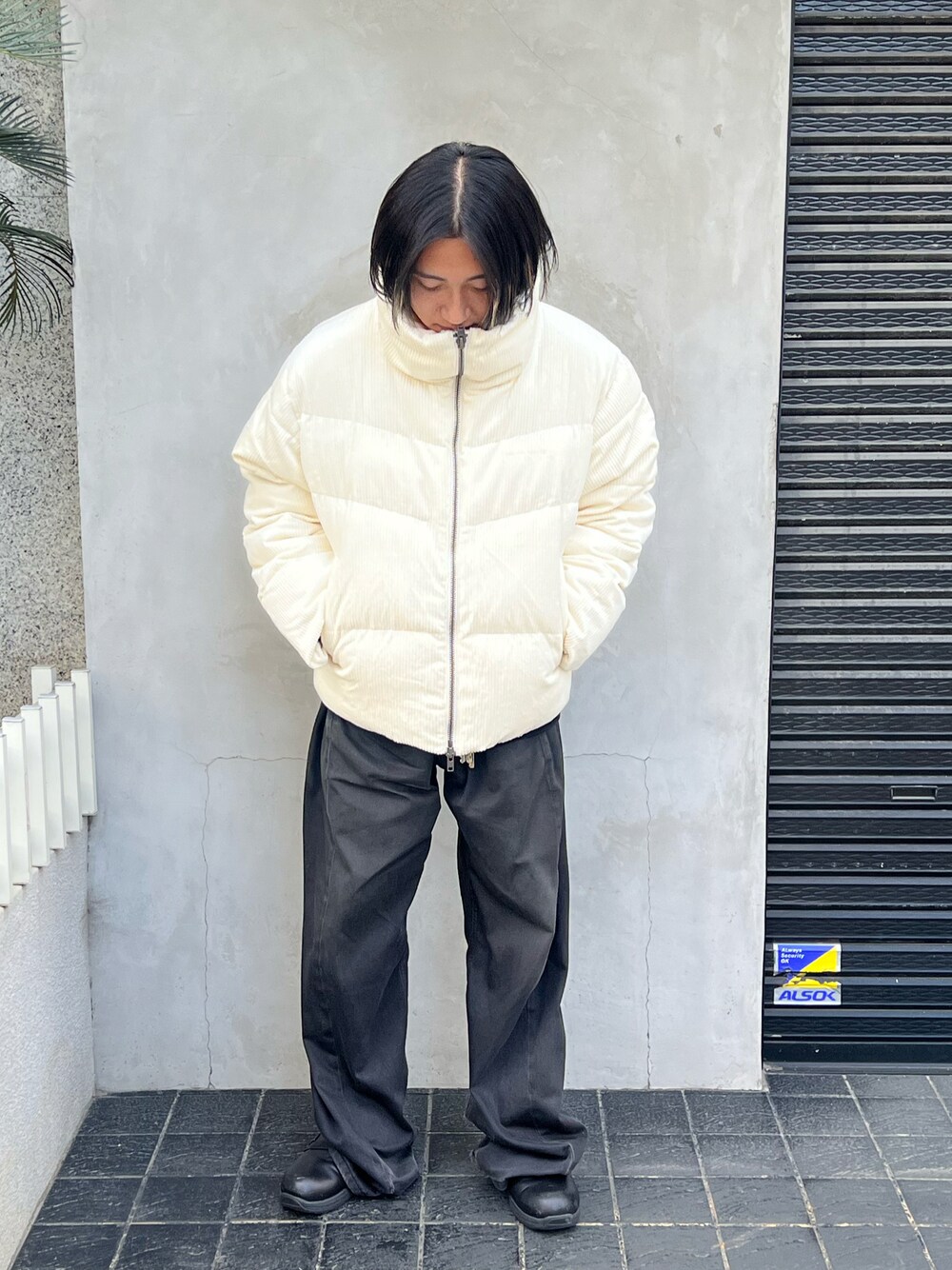 「新星WEARISTAにエントリー、秋冬コーデ、メンズファッション、シンプルスタイル、いいね、save、フォローお願いします🤑、低身長コーデ、おしゃれさんと繋がりたい、秋のコーデ」｜「DANKE SCHONのDankeSchon/ダンケシェーン/PREMIUM CORDUROY BLOUSON/コーデュロイブルゾン（ブルゾン、ホワイト系）」を使った、keitaさん（メンズ・170cm）の冬コーディネートの1枚目の写真