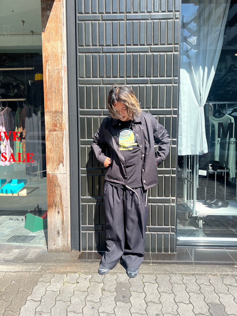 「休日スタイル、いいね、save、フォローお願いします🤑、お出かけコーデ、ブラックコーデ、夏だ！Tシャツ着よう！、キレイめ」｜「DANKE SCHONのDankeSchon/ダンケシェーン/PREMIUM PAPER COATING COACH  SHIRTS JACKET（その他アウター、ブラック系）」を使った、keitaさん（メンズ・170cm）の夏コーディネートの1枚目の写真