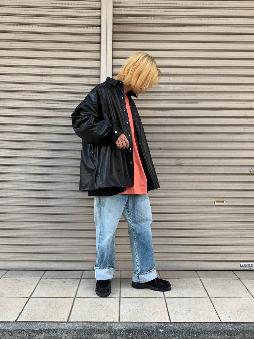 ブラック系のシャツ/ブラウス、ブラック系のシャツ/ブラウス、ブラック系のシャツ/ブラウスを着用したメンズの秋コーディネートの1枚目の写真