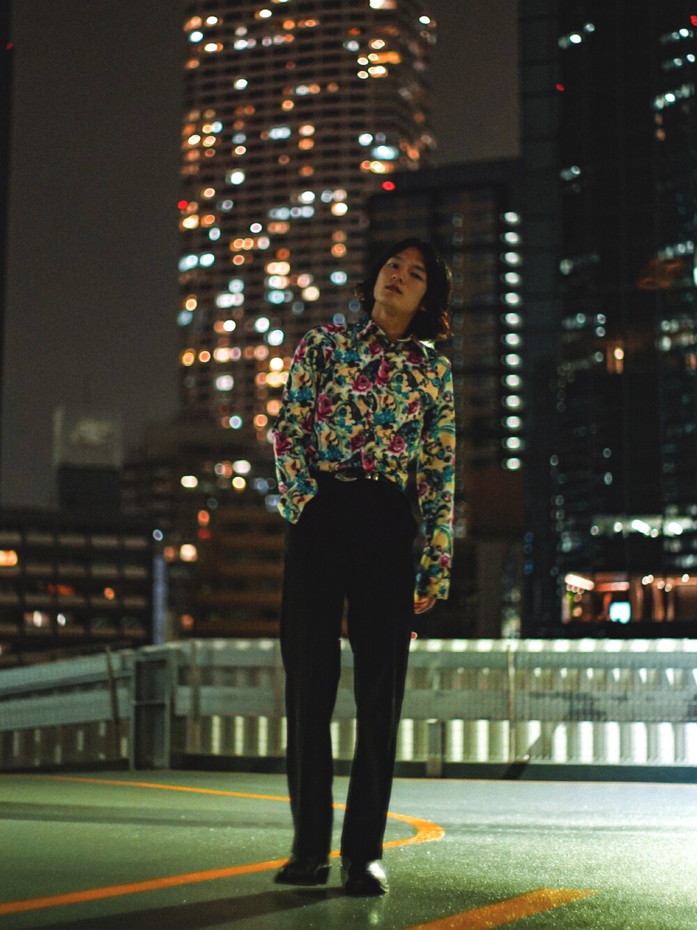 「柄シャツ、タッグイン、スラックス、ブーツ、80's、vintage、古着、シルエット、センタープレス、ion」｜「johnのアイテム（スラックス、ブラック系）」を使った、シマリスさん（メンズ・175cm）の夏コーディネートの1枚目の写真