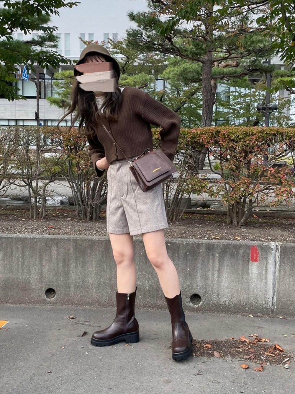 「秋のコーデ、へリンボーン、ヘリンボーンパンツ、ショートカーディガン、カーディガンコーデ、アンサンブルニット、ブーツ、ブーツコーデ、ブラウンブーツ、ウールブレンドハット、バケットハット、GUコーデ、GU新作、ジーユー新作」｜「GUのアイテム（ハット、グリーン系）」を使った、na na.さん（レディース・159cm）の秋コーディネートの1枚目の写真
