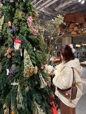 「アイテム（バレッタ/ヘアクリップ）」を使った、ゆゆさん（レディース・159cm）の秋コーディネート