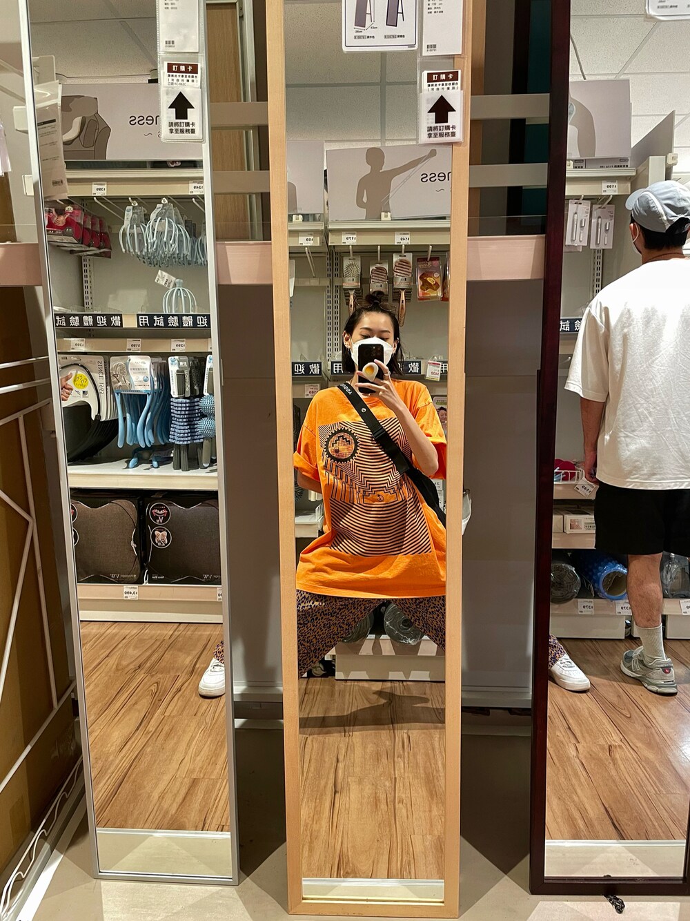 「NIKE、NIKE AIR FORCE、cavempt、moussy、ootd、orange、casual、oversize、穿搭、日常」｜1VOFUFOさん（レディース・158cm）の秋コーディネートの1枚目の写真
